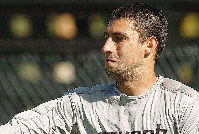 Martín Rodriguez al arco de Juventud en el Parque Central.