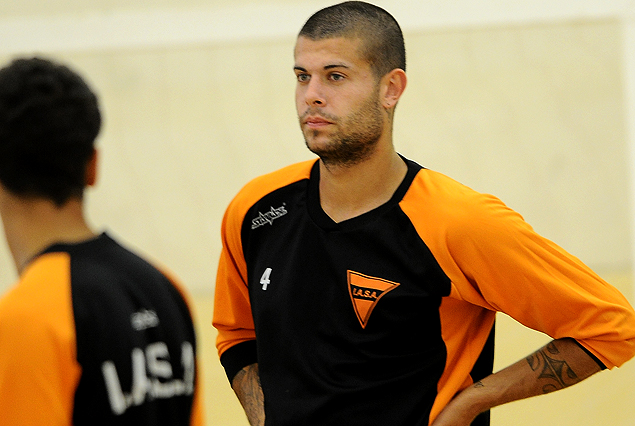 Santiago Carrera de regreso a la defensa de Sud América.