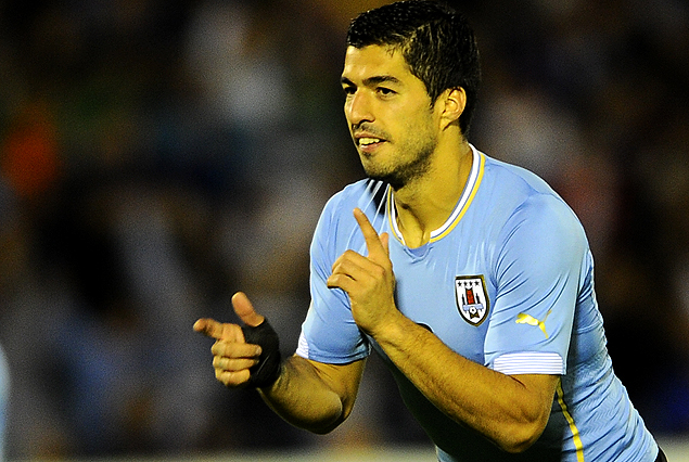 Luis Suárez y Edinson Cavani se enfrentan por la Champions League.