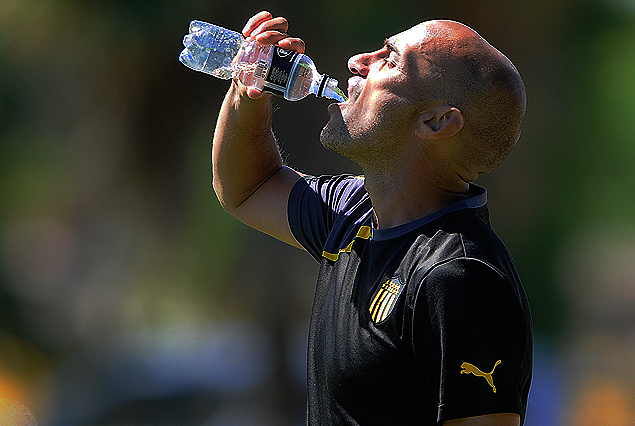Paolo Montero, el técnico de Peñarol, tomó el equipo en el trago amargo del Apertura y el domingo va por su tercer triunfo. 