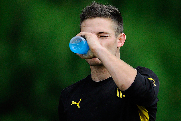 Naithan Nandez volvió a Los Aromos y se dio un respiro en la intensidad del entrenamiento. 