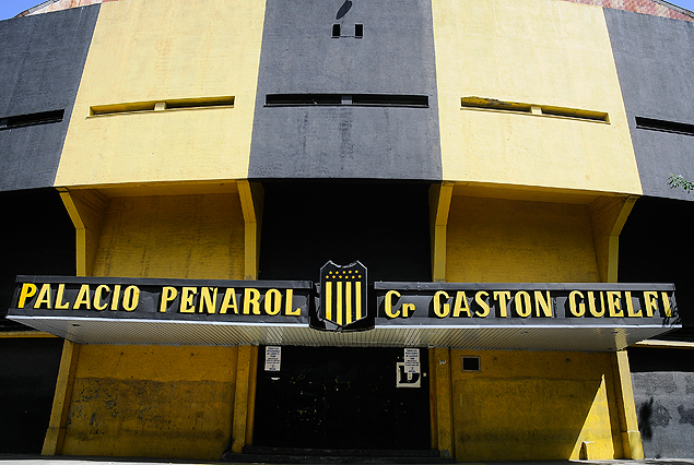 Los socios de Peñarol votan el sábado en el Palacio Cr. Gastón Guelfi.