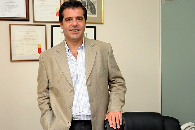 El Dr. Ricardo Rachetti, candidato a la vicepresidencia de Peñarol por la alianza de "Renovación" aurinegra (lista 50) con la 2809, en fórmula junto a Marcelo Areco.