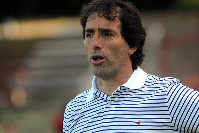 Almada espera solución económica para seguir.