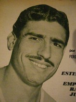 Primer plano de aquel Walter Roque de 1956, glorioso con la Selección. El bigote "sardina", típico de los galanes de entonces, y la sonrisa humilde de siempre.