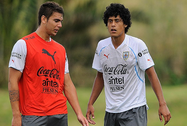 Cambio en Uruguay: Mauricio Lemos ingresó por Agustin Ale en el entrenamiento de este miércoles. 