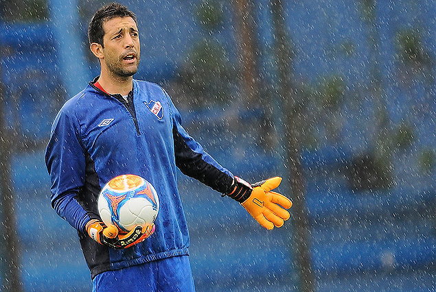 Jorge Bava estuvo en el arco tricolor y se perfila para ser titular el lunes en el clásico.