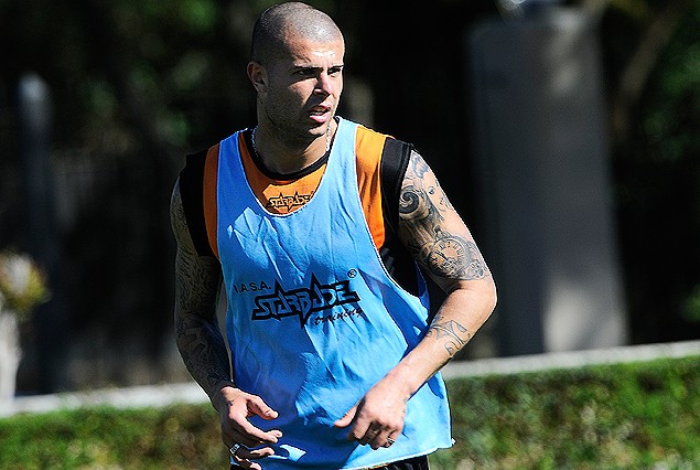 Santiago Carrera comenzó los entrenamientos con el buzón. Tiene chance de emigrar.