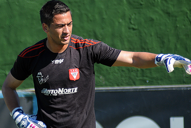 Jonathan Denis, finalizó su contrato y renovó por un nuevo período.