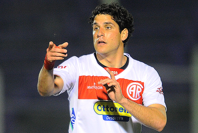 Guillermo Maidana convirtió en Deportivo Municipal de Perú.