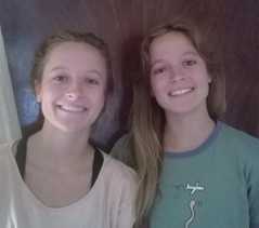 Manuela Quintela (izq - blanco) - Sofía Quintela (der - verde)