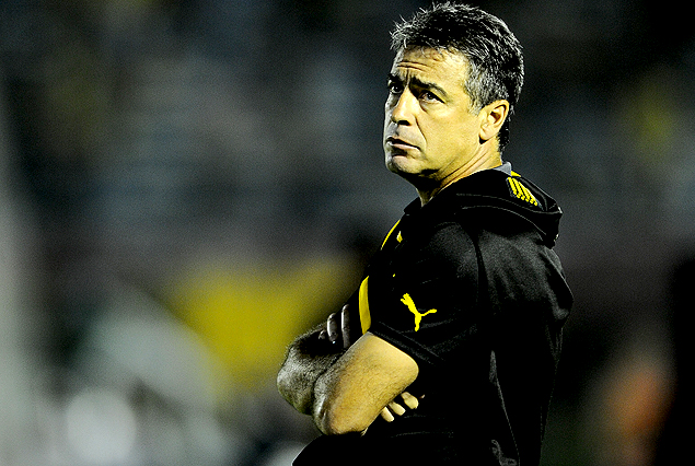 Pablo Bengoechea, el técnico de Peñarol, en el verano más "caliente" de los aurinegros.