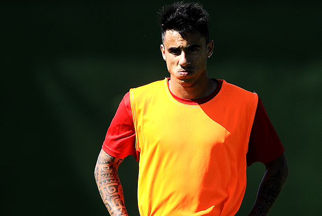 Paul Dzeruvs en el ataque rojiverde.