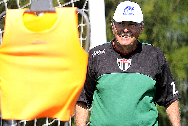 Raúl Moller, entrenador de El Tanque Sisley
