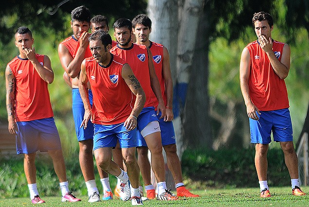 El "Chino" Recoba en pleno entrenamiento desarrollado este jueves en Los Céspedes.