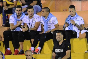 Pereiro, Cabaco, Arambarri y Amaral en la tribuna.