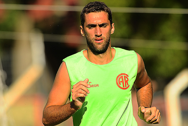 El delantero Gustavo Alles entrenó el martes y seguirá su carrera en Turquía.