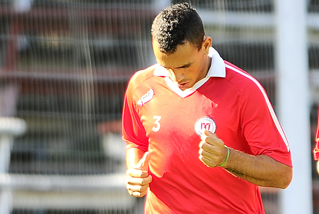 Iván Silva, sigue entrenando con los darseneros pero aún no firmó. 