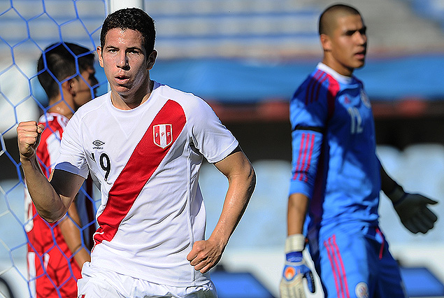 Adrián Ugarriza en el festejo del tercer gol peruano. 