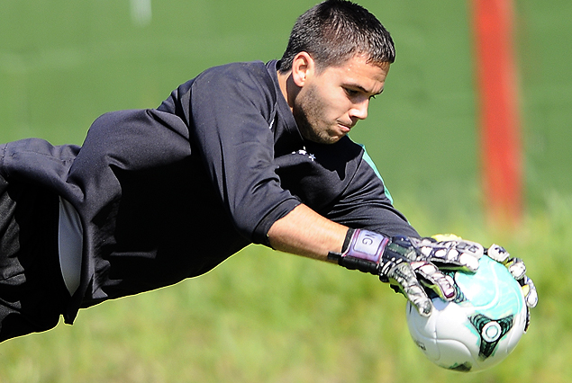 Bernardo Long, espera le hagan una placa, para recibir el alta y poder ponerle candado al arco de Rampla.