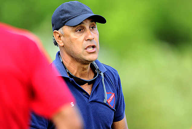 Edgardo Arias, DT de Atenas.