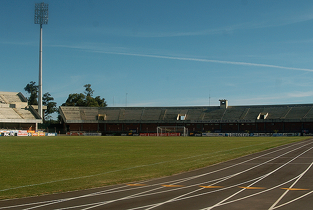 Tribuna Carmelo Sosa, del Estadio Atilio Paiva Olivera de Rivera.