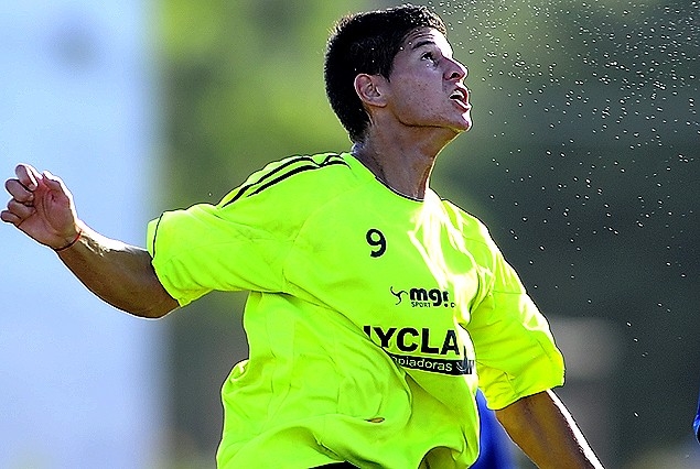 Facundo Barcelo anotó un gol para El Tanque. 