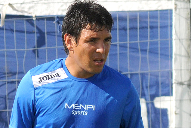 Sebastián Rosano, sigue con la rodilla inflamada, y no pudo entrenar el martes.