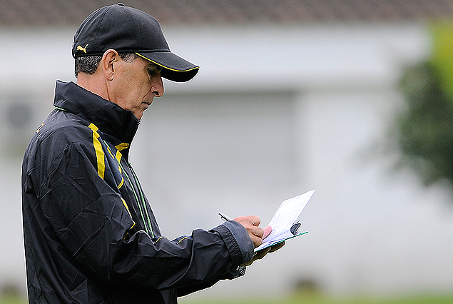 El profesor Modesto Turrén estuvo al frente de las evaluaciones físicas.