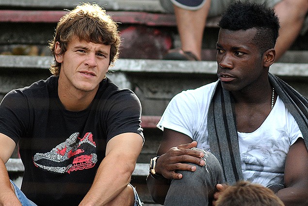 Diego Casas y Flavio Córdoba en la tribuna siguiendo al equipo que defienden, River Plate. 