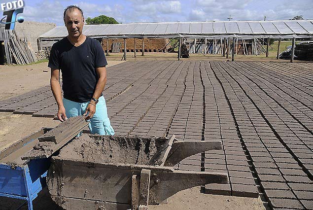 La imagen de Edgardo Arias, entrenador de Atenas, simboliza el trabajo en el equipo de San Carlos, construyendo el presente feliz en el Torneo Clausura.