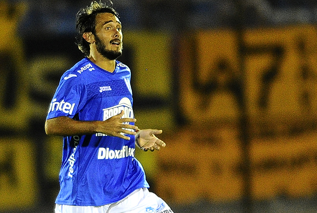 No hubo un rival que no golpeara el domingo por la noche a Gastón Puerari.