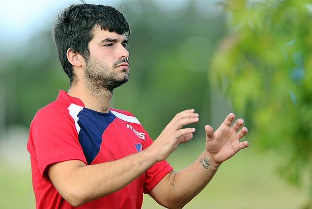 Para Edgardo Arias, Gonzalo Latorre no juega, porque tienen otros delante suyo que andan mejor.
