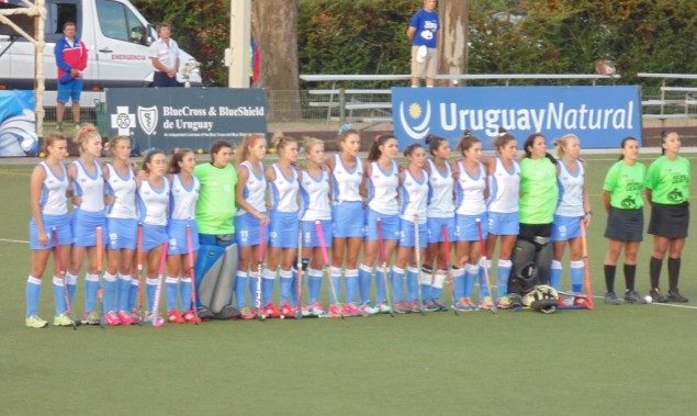 Foto: Federación Uruguaya de Hockey s/ cesped.