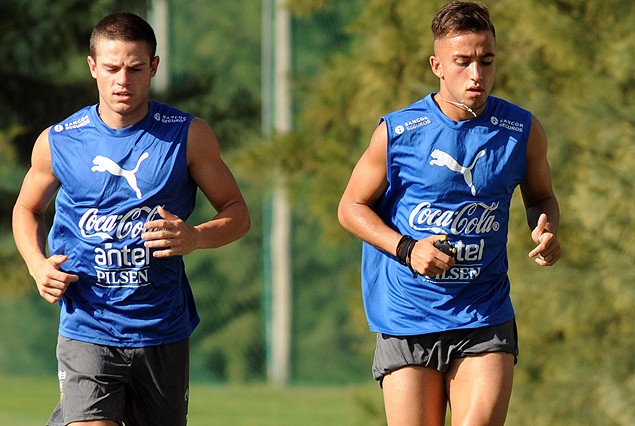 Ya le apuntan a Colombia: Nahitan Nandez y Franco Acosta en el movimiento del lunes.