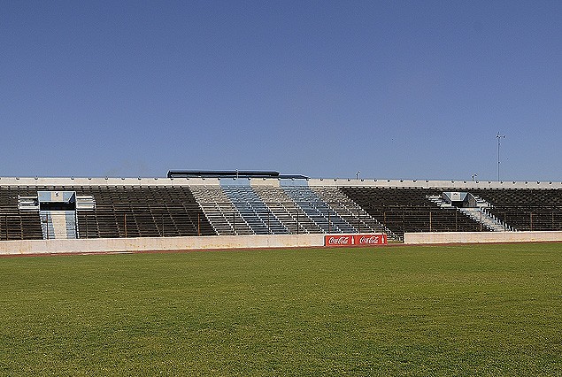 El Tróccoli totalmente vacio a la espera del choque entre Cerro y Racing.