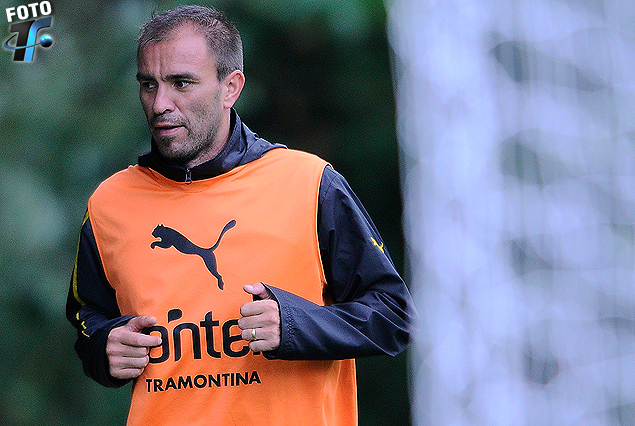 Carlos Valdez, debido a una paralitica se limitó a trabaja en lo físico.