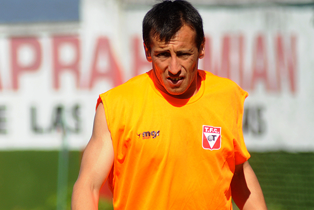 Aldo Díaz en la ofensiva de Tacuarembó el sábado frente a Peñarol en Rivera.