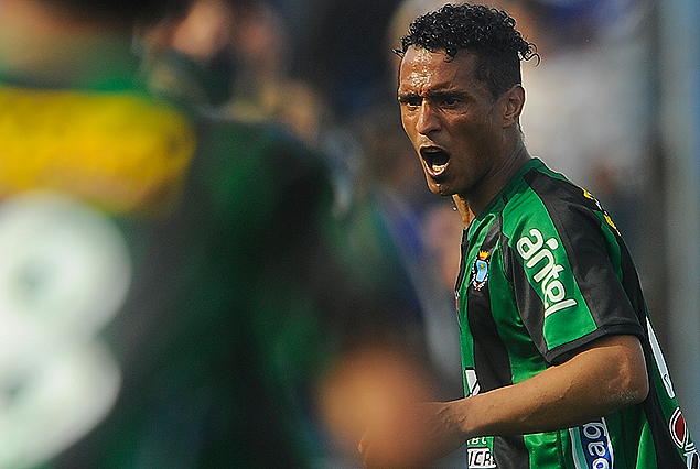 Joel Burgueño, verdugo de Nacional en la el Apertura, cuando El Tanque le ganó en el Parque a Nacional 2 a 1.