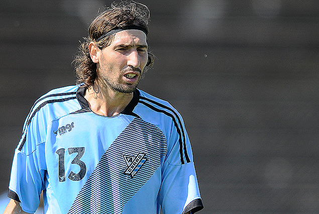 Rodrigo Canosa, firmeza y seguridad en la defensa albiceleste.