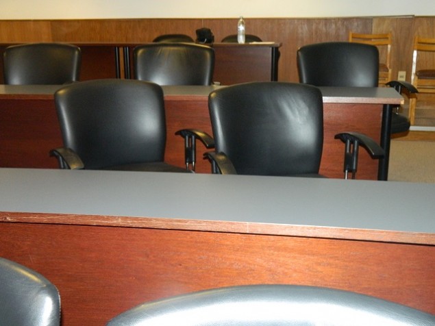 CERRO. Tras el fallo, y por otros asuntos, sesionó el Consejo de Liga de Primera. El presidente de la Mesa leyó el fallo e abandonaron la sala los dos delegados de Cerro. Primero se retiro Vergara y expresó "corruptos" y luego mirando al pasar a uno de los miembros del órgano que falló: "habría que matarlos a todos".