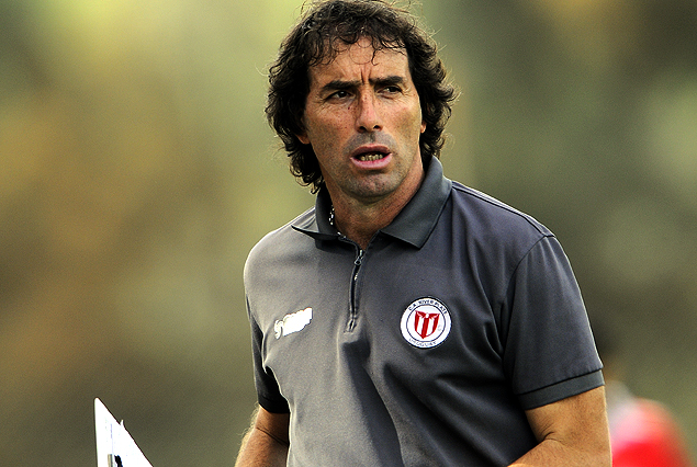 Guillermo Almada, entrenador de River Plate, tiene otro debut en camino: el juvenil Rodrigo Nahuel Bardesio. 