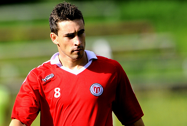 Luis Torrecilla en el lateral izquierdo del darsenero.