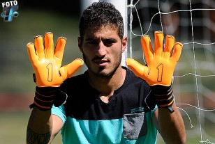 Gastón Olveira en el arco de River Plate, su ilusión en primera y el partido del sábado con Nacional. 