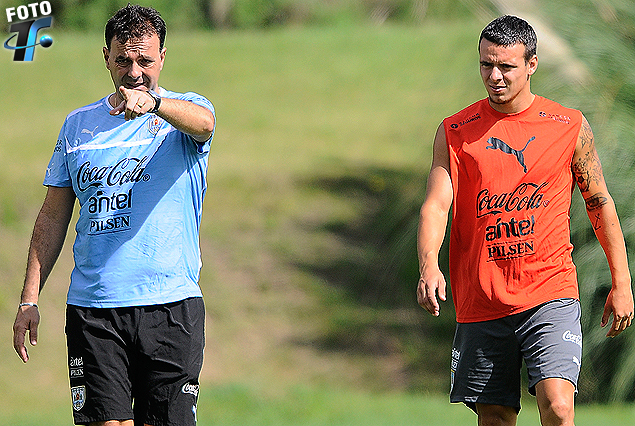 Leandro Otormin y el fisioterapeuta en el Complejo. 