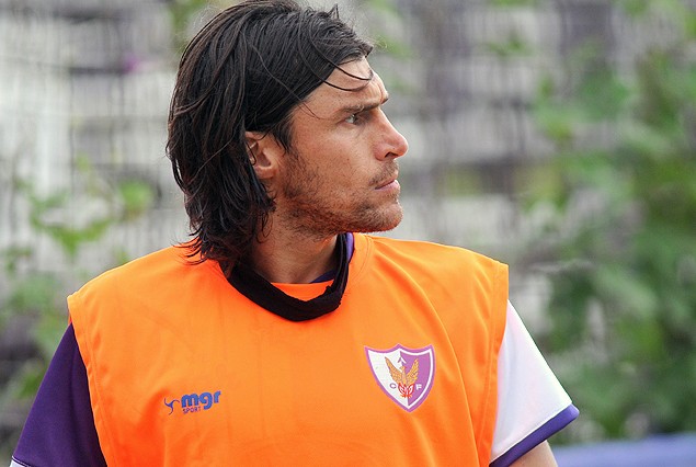 "Cacique" Medina jugó en la oncena de Fénix titular. 