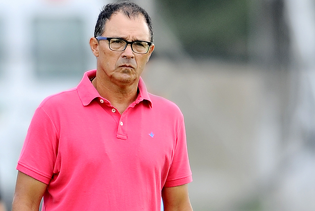 Alfredo Arias, el técnico de Wanderers, en días de Torneo Clausura y Copa Libertadores, de Nacional a Boca.