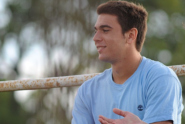 El defensa de la selección uruguaya Sub 20, Agustín Ale, fue a ver a su compañero de zaga, Erick Cabaco. 