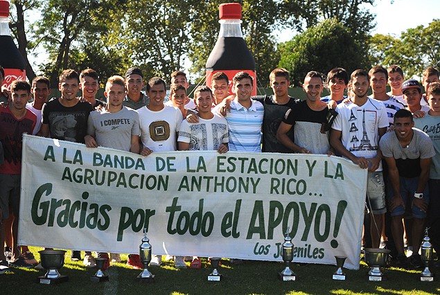 Los juveniles de Racing celebran sus éxitos