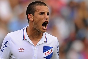Leandro Barcia se llena la boca de gol en el festejo del tanto tricolor.